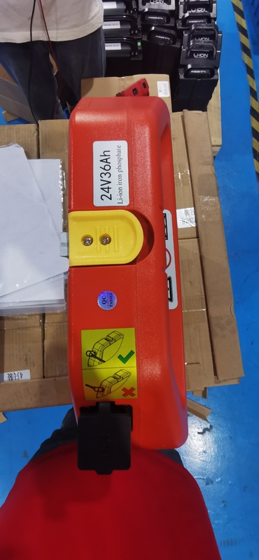 280*75*378MM PET15N China Pallet Truck Spécial Batterie au lithium originale 24V 36AH